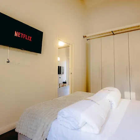 Apartament Eap Suites, *