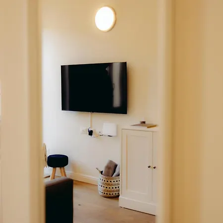 Eap Suites, Verona