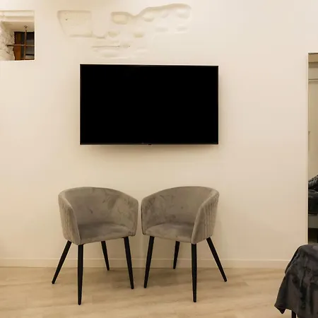 Eap Suites, Διαμέρισμα *