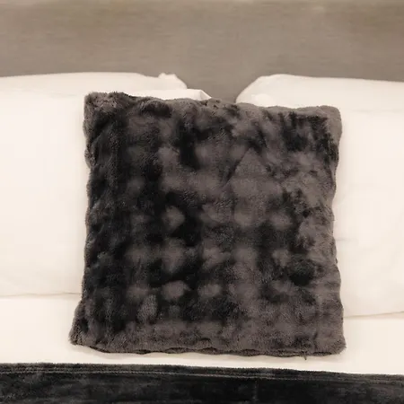 Eap Suites, * Βερόνα