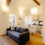 Eap Suites, 公寓 *
